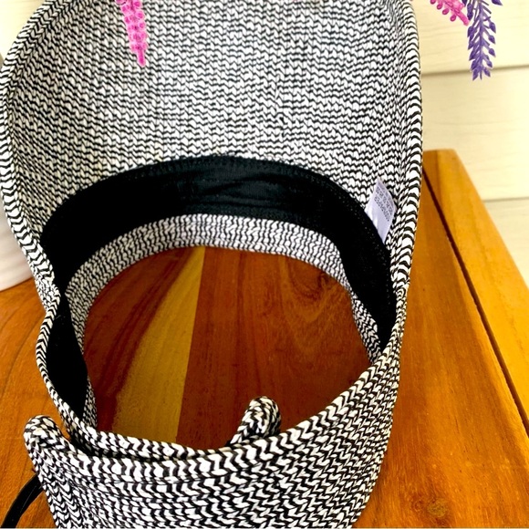Women’s Stylish Black and White Woven Visor New Without Tags! - Picture 5 of 5